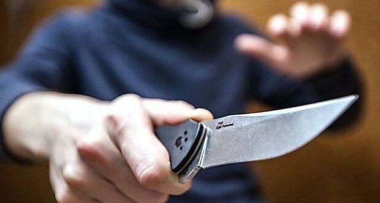 Bakıda şadlıq evinin qarşısında DƏHŞƏT: 3 qardaşı bıçaqladılar