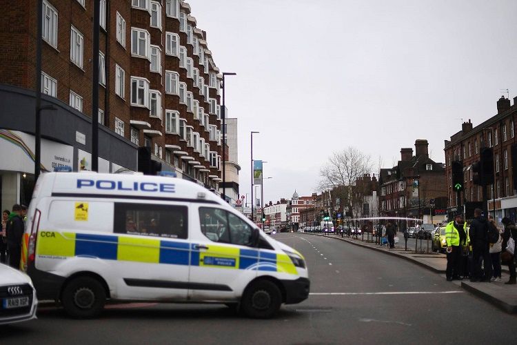 Londonda məscidin imamı bıçaqlanıb - YENİLƏNİB