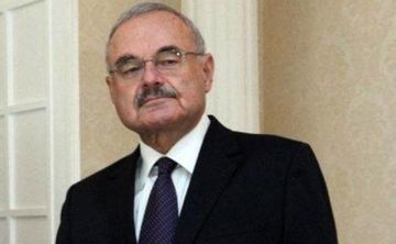 Artur Rasizadə ordenlə təltif olundu