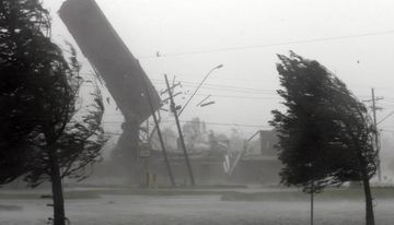 Dənizdə dalğanın hündürlüyü 3,8 metrə çatdı - FAKTİKİ HAVA