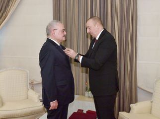 Prezident Artur Rasizadəyə orden təqdim etdi - YENİLƏNİB