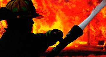 Bakıda avtoyuma məntəqəsi yandı