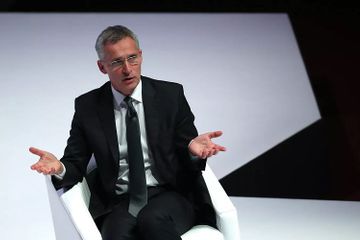 Stoltenberq: "Əsəd qüvvələrini aviahücumları dayandırmağa, beynəlxalq hüquqa hörmət etməyə çağırırıq"