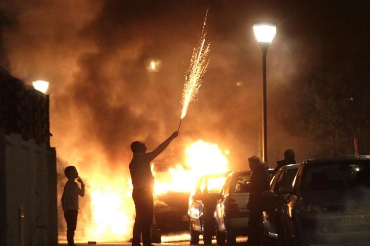 Fransada Yeni il gecəsi 200-dən çox avtomobil yandırılıb