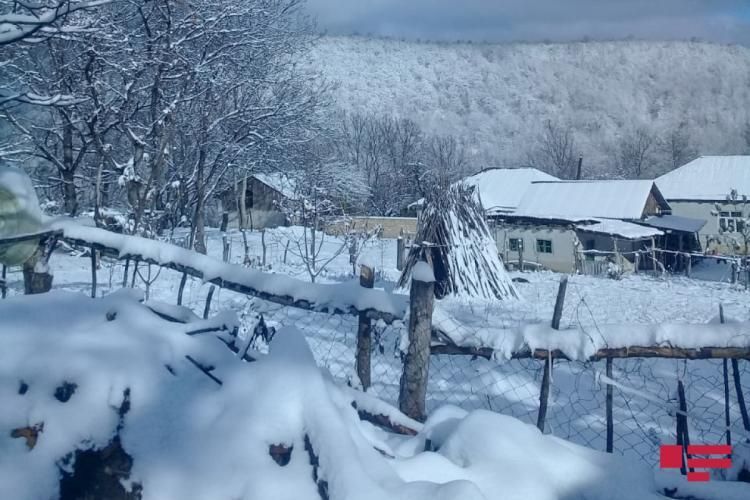 Şimal bölgəsində hava kəskin dəyişib, qar yağıb