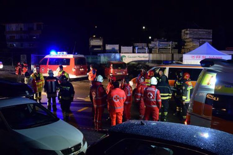 Sərxoş sürücü avtomobili turistlərin üzərinə sürdü: 6 ölü, 11 yaralı