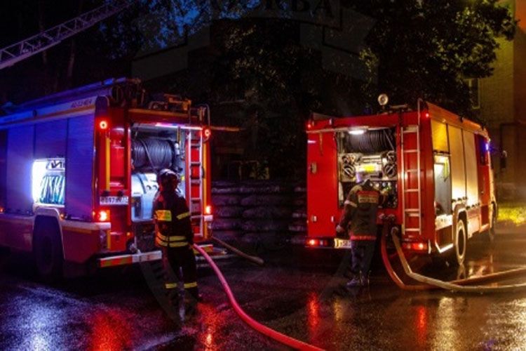 Bakıda 4 otaqlı ev yanıb