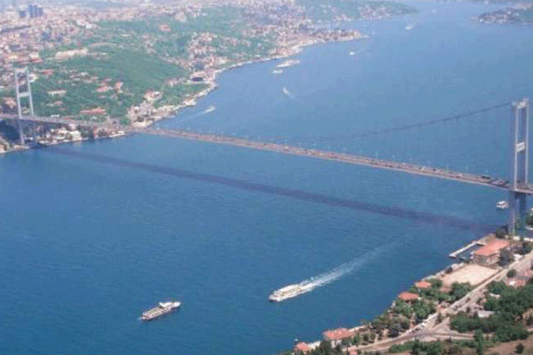 Bosfor boğazından böyük gəmi və neft tankerlərinin keçidi qadağan ediləcək