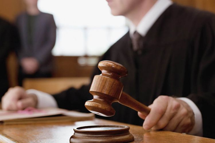 Arvadına 18 bıçaq vuraraq öldürən şəxsin istintaqı başa çatdı