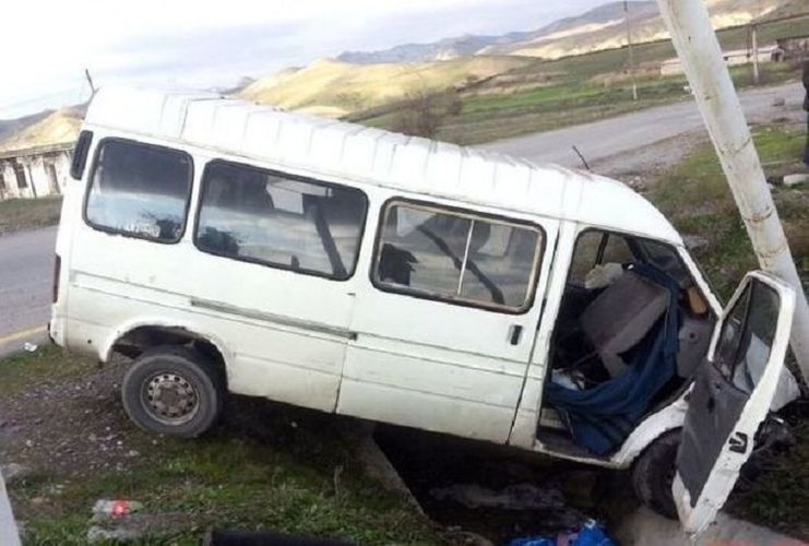 Ağsu-Kürdəmir yolunda avtobus aşdı: yaralılar var