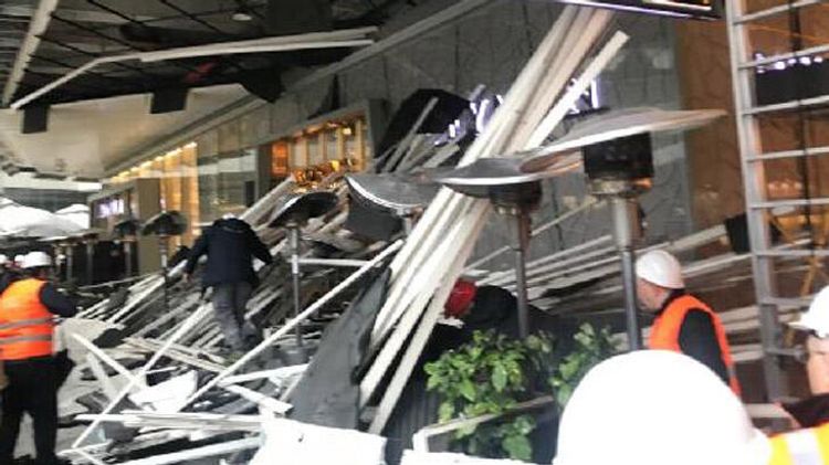 İstanbulda ticarət mərkəzinin tavanı çökdü