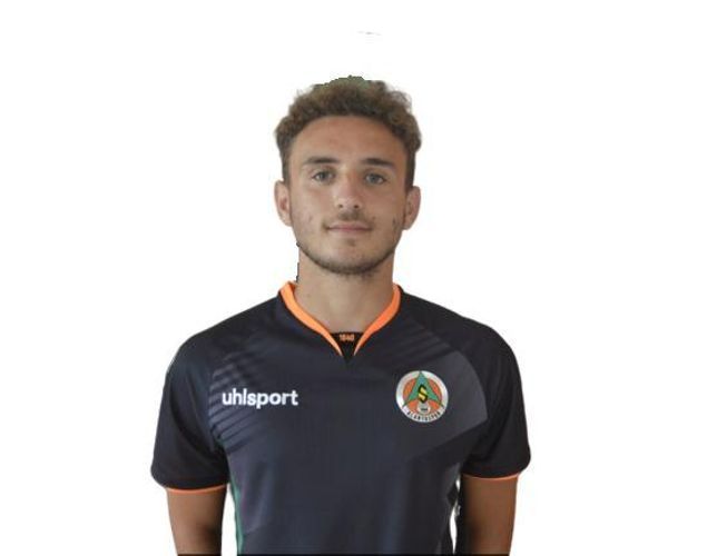 Daha bir futbolçu milliləşdirildi