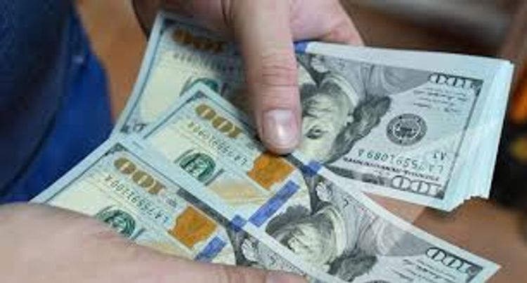 Keçmiş məhkum iki evdən 5 min dollardan çox pul oğurladı
