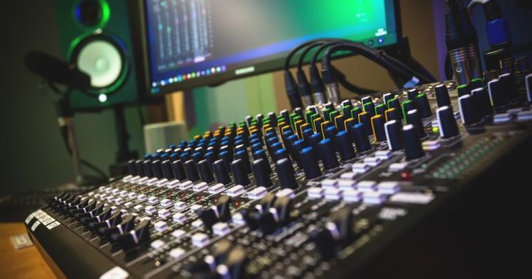 MTRŞ radio üçün elan etdiyi müsabiqəni ləğv etdi 