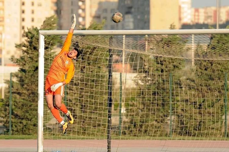 "Qarabağ" qapıçı tapdı 