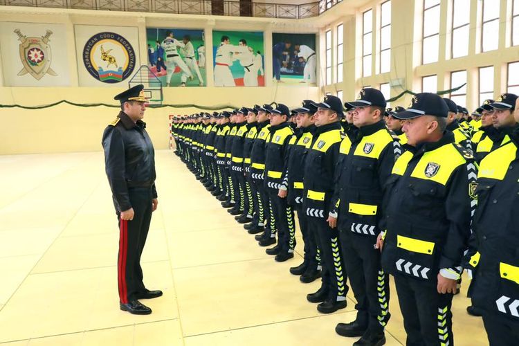 Nazir yol polisinin yeni geyim formasına baxış keçirdi