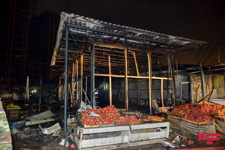 Azərbaycanda ərzaq anbarı yandı