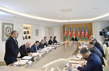 "Vətəndaşlar şikayət edirlər ki, gömrük-keçid məntəqələrində kobudluq göstərilir” - Prezident