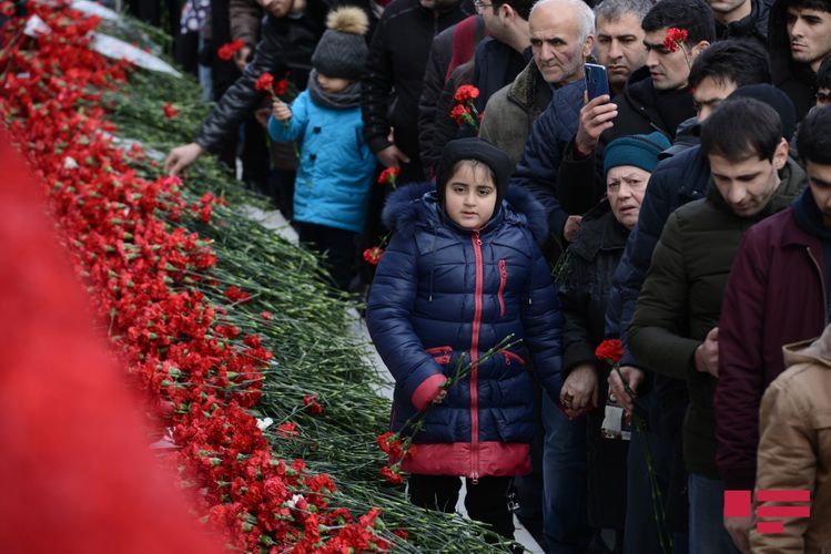 Azərbaycan 20 Yanvar şəhidlərini anır - FOTOLENT