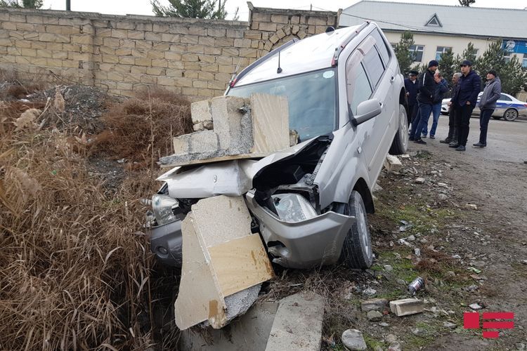 Yol qəzasında sürücünün anası və qızları xəsarət aldı - FOTO