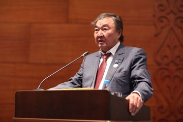 Yazıçı Oljas Süleymanov 20 Yanvar faciəsinin anım mərasimində iştirak edib