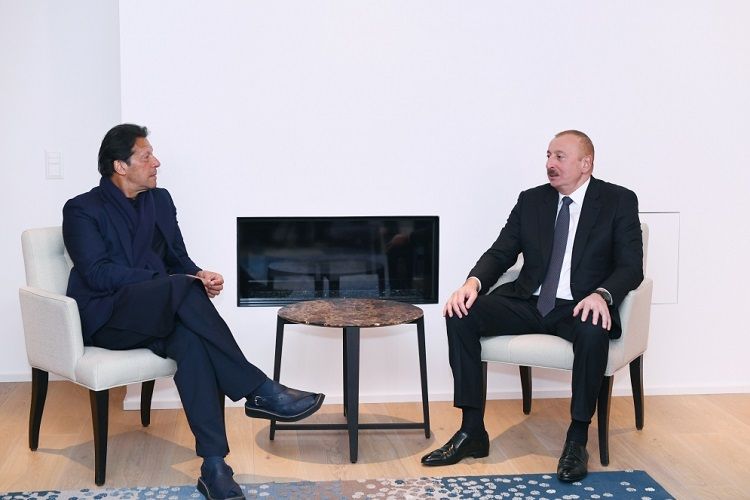 Prezident İlham Əliyev Davosda Pakistanın Baş Naziri ilə görüşüb