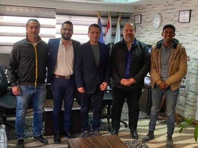 75 yaşlı futbolçunu transfer etdilər