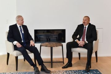 İlham Əliyev Davosda BP şirkətinin baş icraçı direktoru ilə görüşüb
