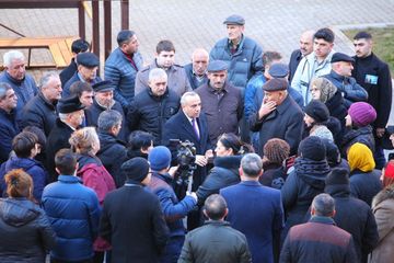 Azay Quliyev İsrafil Haşımov, Üzeyir Hacıbəyli, Svetlana Məmmədova və Ənvər Əlixanlı küçələrinin sakinləri ilə görüşüb