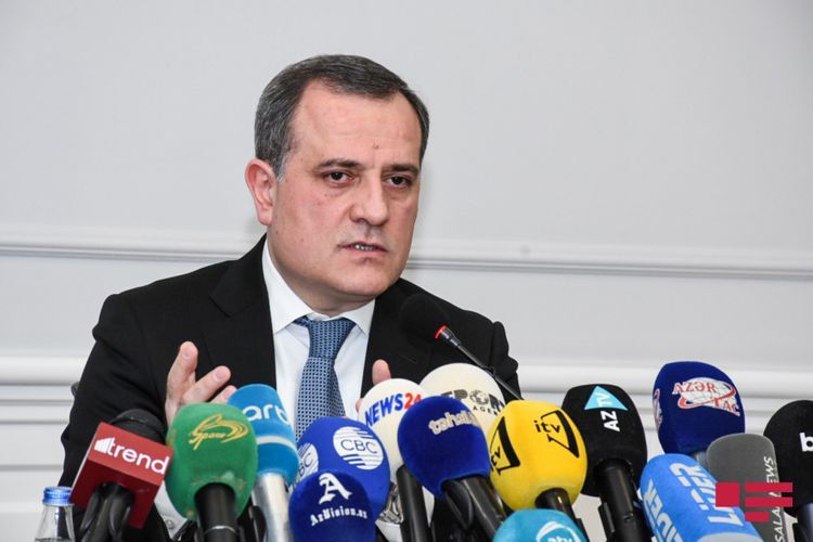 "Heç bir məhdudiyyət qoyulmayacaq" - Nazirdən məktəbli formalaraına münasibət