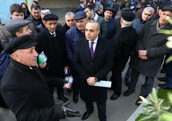 Azay Quliyev seçiciləri ilə növbəti görüşünü keçirib