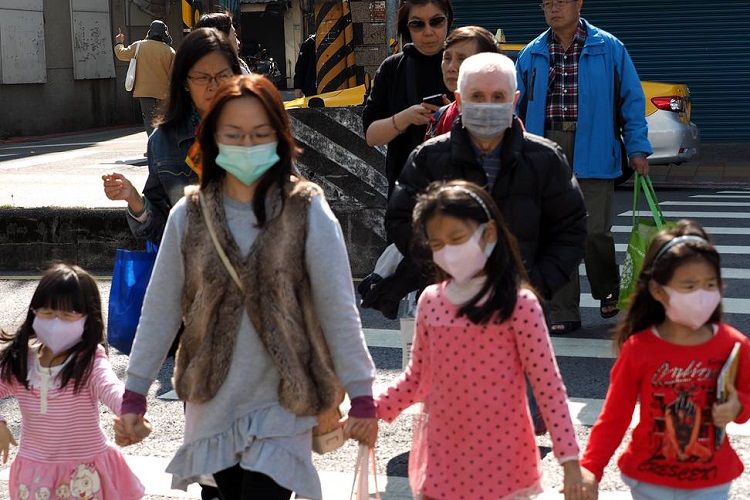 Çində koronavirus artıq bütün ölkəni bürüyüb, yoluxanların sayı 7,7 mini keçib