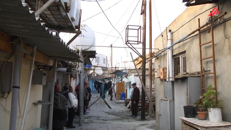 Bakıda 114 yaşlı məhəllənin əcaib problemi - VİDEO