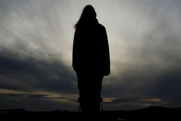 Əkiz bacılardan biri itkin düşdü