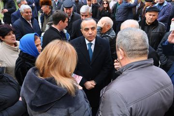 Azay Quliyev 8-ci mikrorayon, İbrahimpaşa Dadaşov küçəsinin seçiciləri ilə görüşüb - FOTO