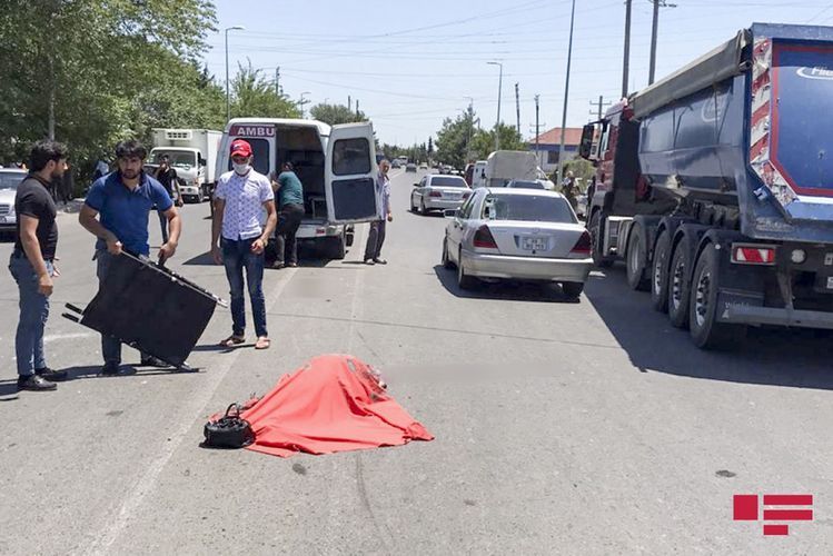 Baş həkimin oğlu avtomobillə 2 nəfəri vuraraq öldürdü - YENİLƏNİB