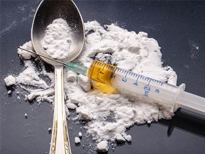 Keçmiş məhkumun maşınından 1 kilodan çox heroin tapıldı
