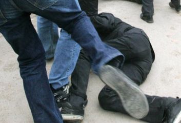 Evdən çıxan koronavirus xəstəsi qonşusu ilə dalaşdı