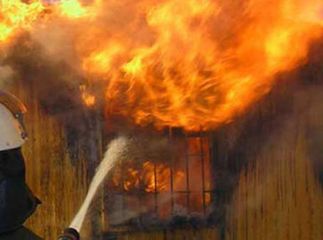 Kafe və içindəki televizor yandı