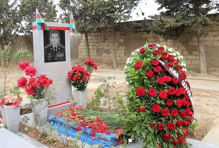 Hərbi pilot Rəşad Atakişiyevin məzarı ziyarət edilıb - FOTO