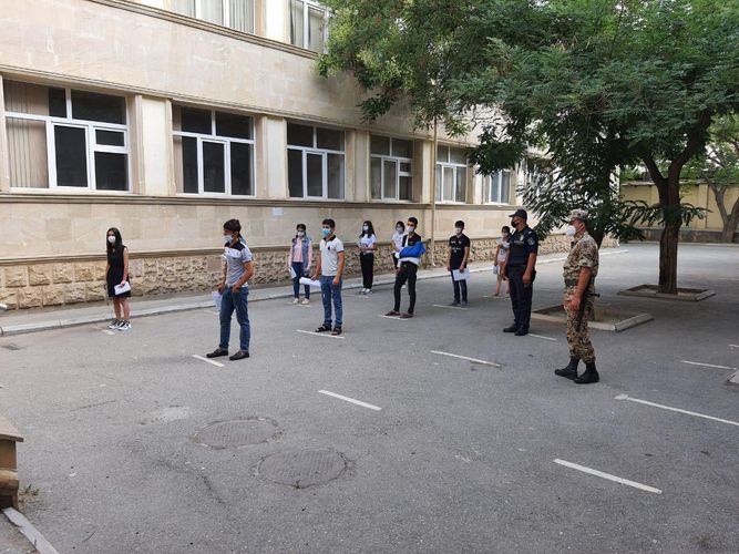 Bugünkü imtahanlarda karantin qaydalarına nəzarət edilir - FOTO