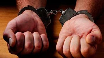 Anasını və bacısını güllələyən təslim oldu