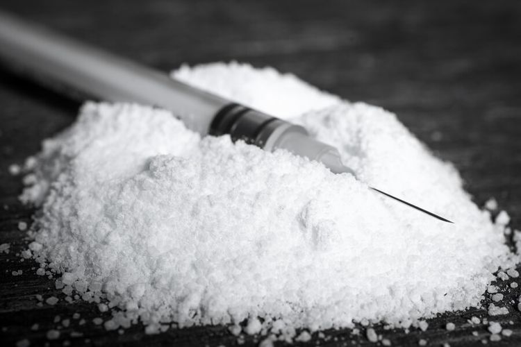 Narkotacirin evindən 25 kilo heroin tapıldı