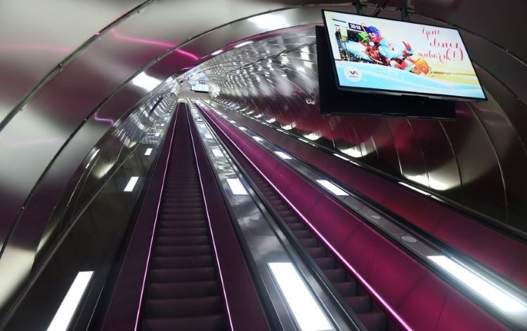 Bakı metrosunun eskalatorlarında YENİ DEZİNFEKSİYA QURĞUSU