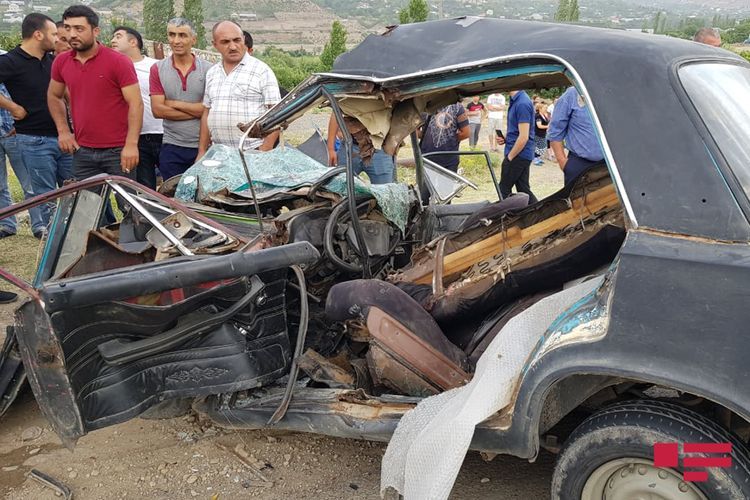 Yol qəzasında ata öldü, 15 yaşlı oğlu yaralandı - FOTO - YENİLƏNİB