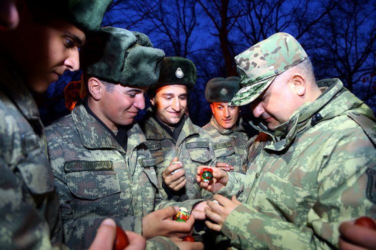 Müdafiə Nazirliyinin rəhbərliyi Od çərşənbəsini şəxsi heyətlə birlikdə qeyd edib - FOTO