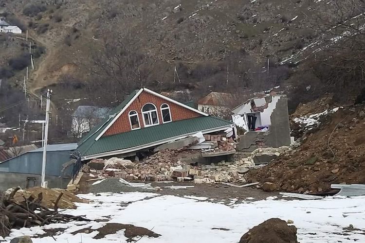 Azərbaycanda torpaq sürüşməsində 1 nəfər ölüb, 2 nəfər yaralanıb - YENİLƏNİB