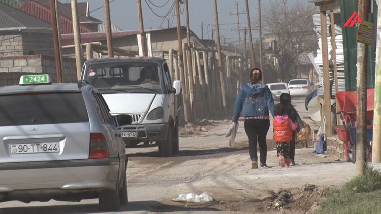 Minlərlə insanın məskunlaşdığı adsız məkan: “Qurbağa kimi yaşayırıq” - REPORTAJ