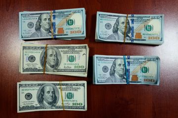 Külli miqdarda dolları Azərbaycandan apara bilmədi