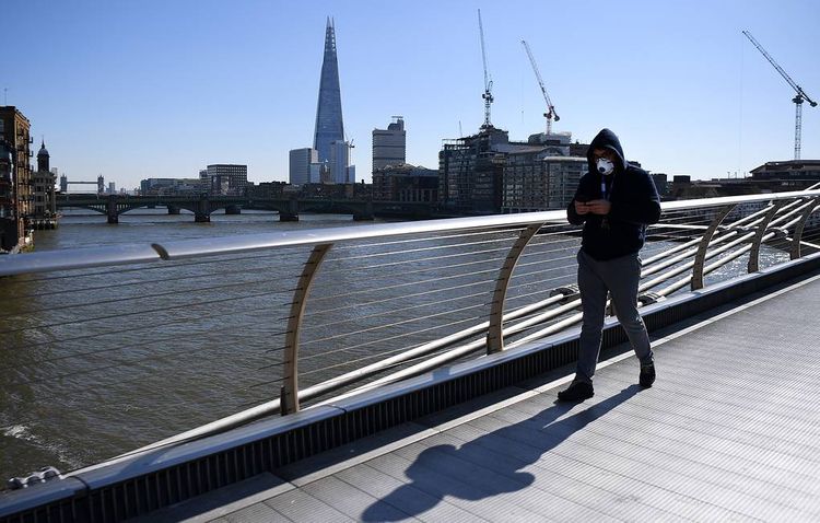 Britaniyada koronavirusa yoluxanların 6,6 min nəfəri keçib